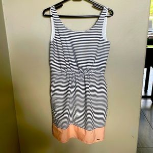 Great summer dress to pair with some sandals for a ch, brunch or dinner.